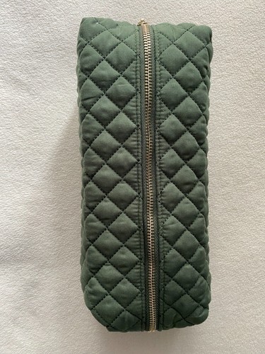 Space olive green quilted - green,